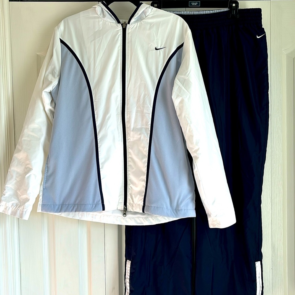 Nike Wind Breaker Track Suit. Size XL. Blue and white.